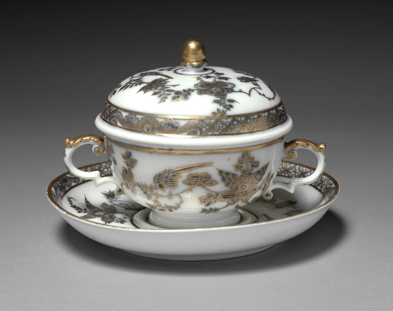 Ciotola e piatto coperti, produttore Meissen Porcelain Factory, Germania, 1730-1740 da German School