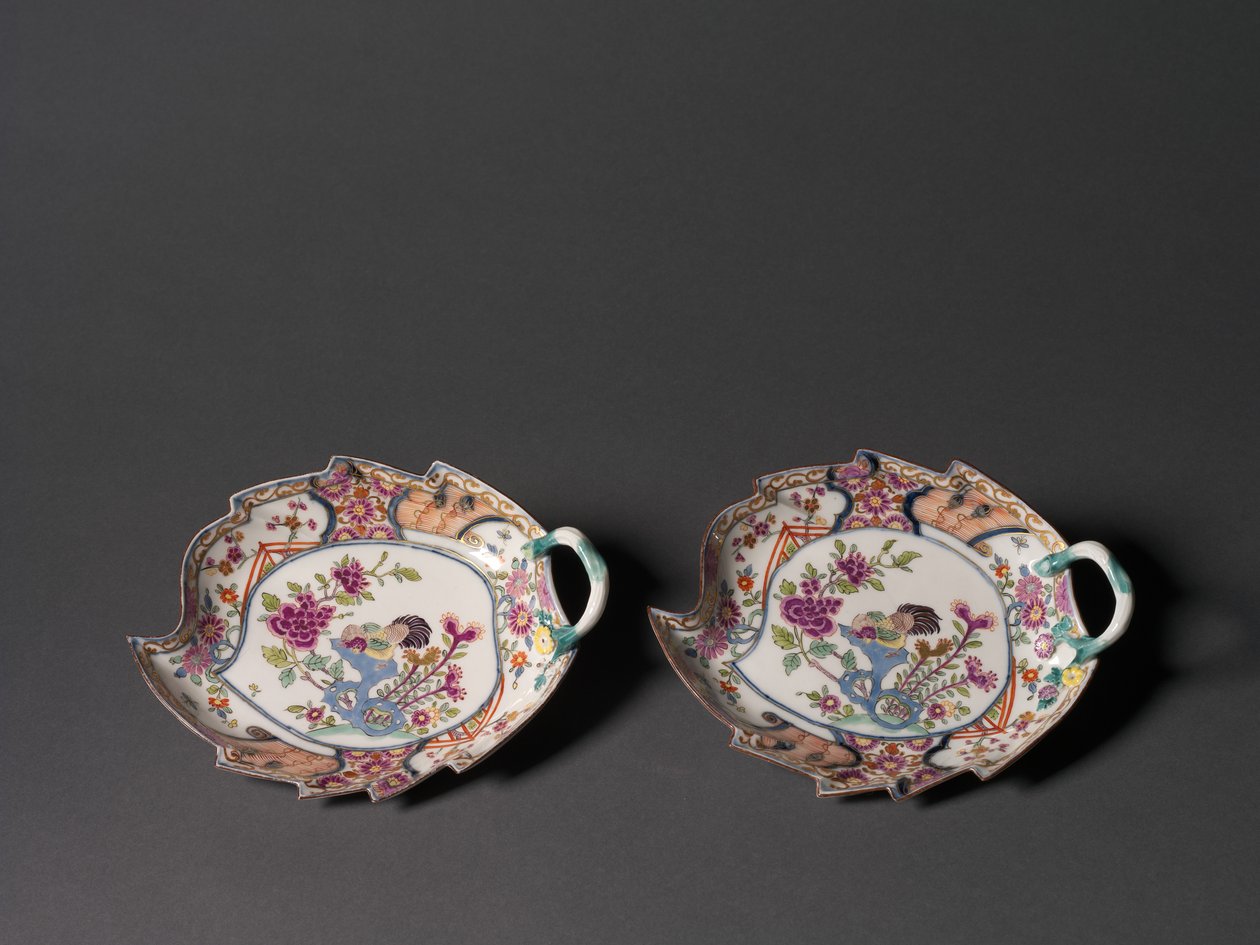 Piatto a foglia, fabbricato dalla Fabbrica di Porcellana di Meissen da German School