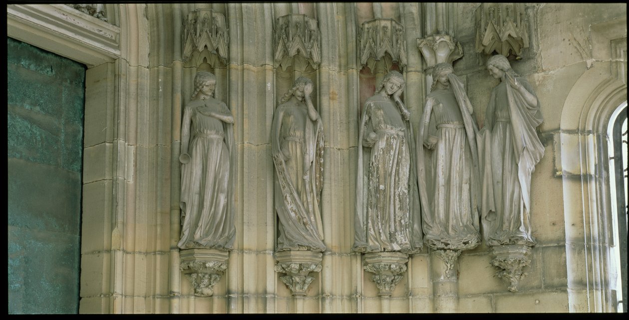 Le cinque vergini stolte, figure del portale del Paradiso, figure scolpite c.1250, portico costruito c.1350 da German School