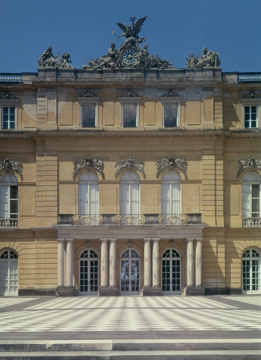 Il cortile di marmo, progettato da Georg Carl Heinrich von Dollmann da German School