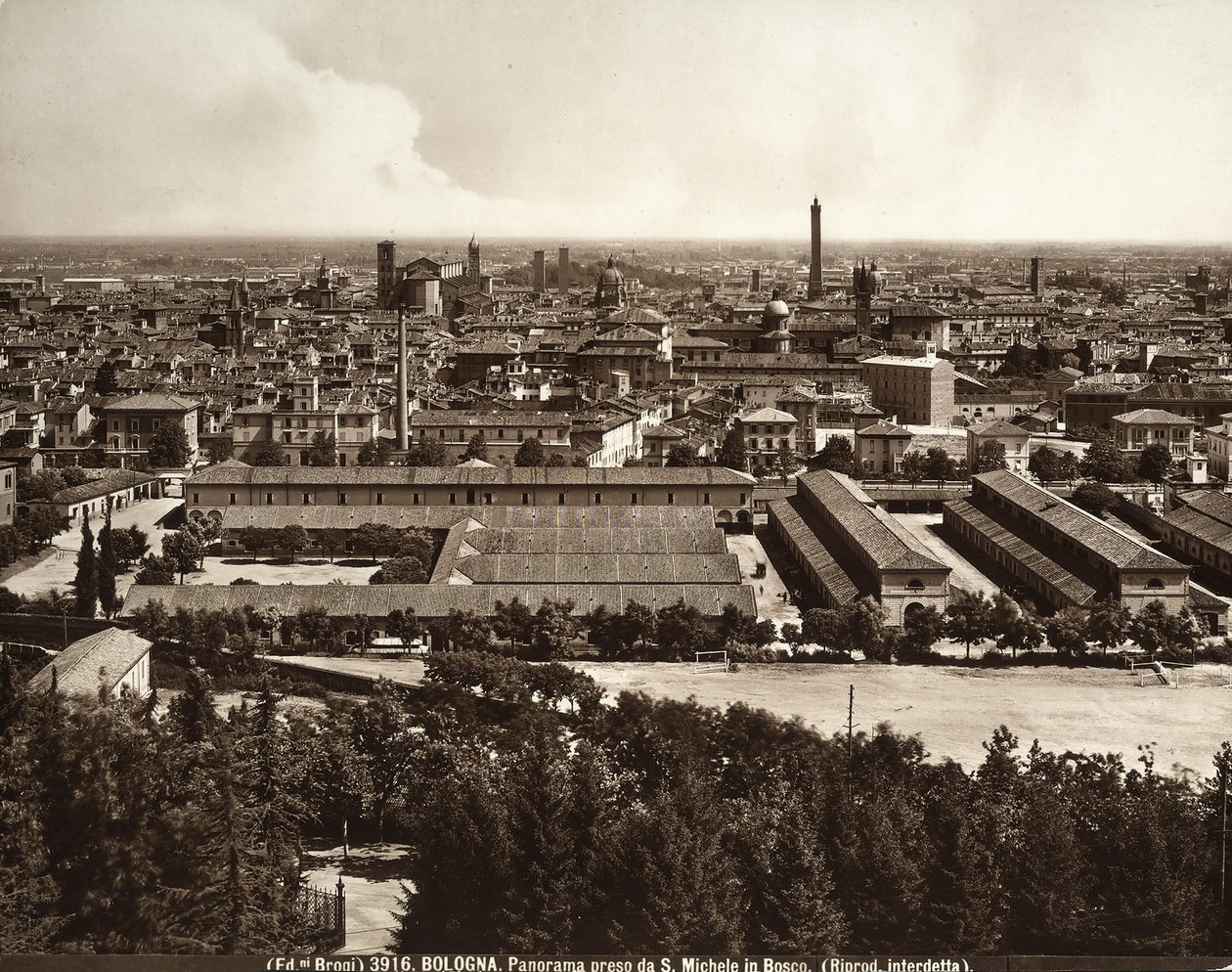 Panorama della città di Bologna: vista da San Michele in Bosco da Giacomo Brogi