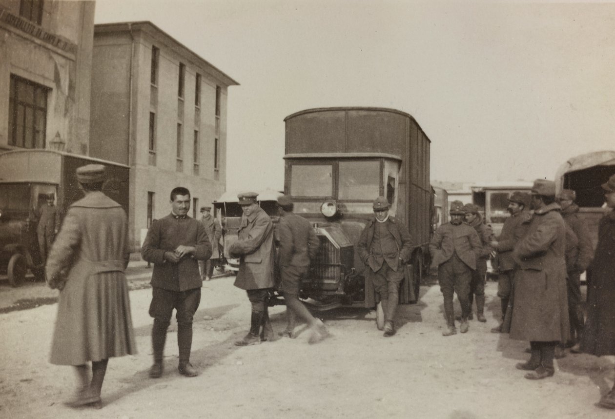 Album "Immagini di Guerra II": soldati italiani a Gradisca Sagrado, Gorizia, Italia da Gigliucci Gigliucci