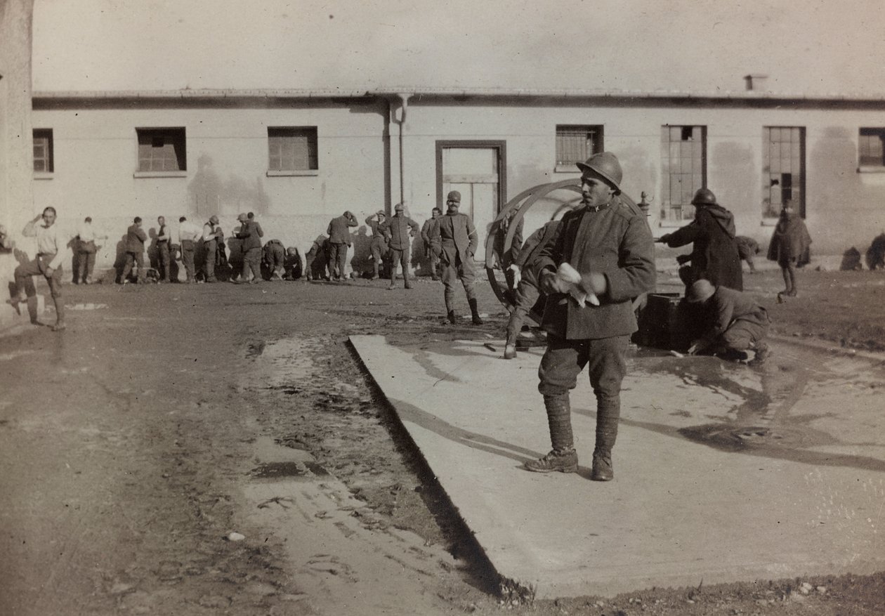 Album "Immagini di guerra II": soldati italiani a Gradisca Sagrado, Gorizia, Italia (foto in b/n) da Gigliucci Gigliucci