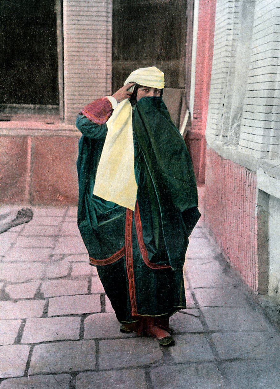 Donna persiana in costume tradizionale, c1890 da Gillot