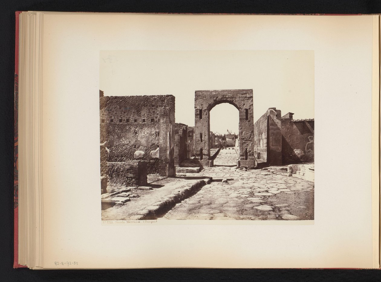 Veduta della Strada Mercurio a Pompei, Italia da Giorgio Sommer (attributed to)
