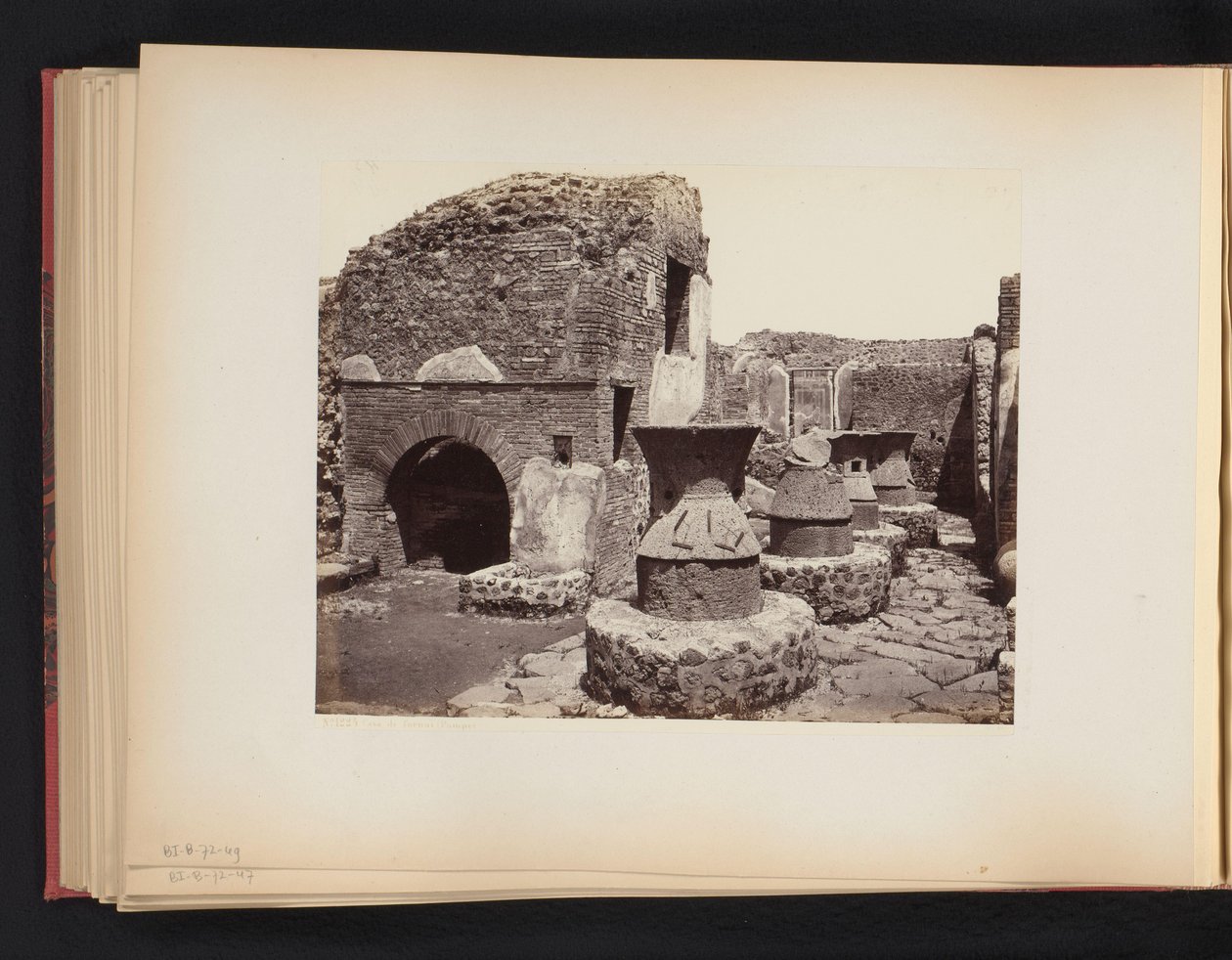 Rovina di una panetteria a Pompei da Giorgio Sommer (attributed to)