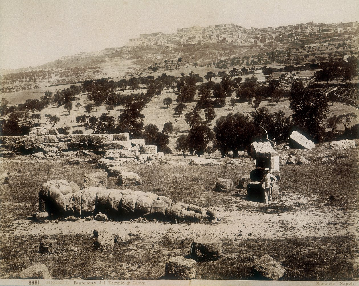 Agrigento: una vista delle rovine del Tempio di Giove da Giorgio Sommer