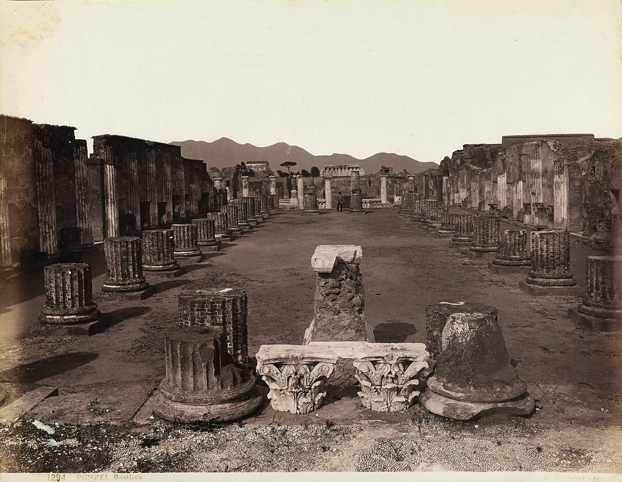 Vista generale della Basilica, lato est, Pompei da Giorgio Sommer
