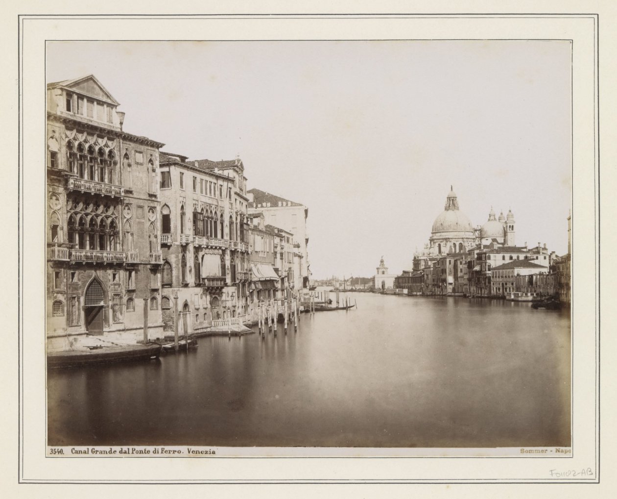 Veduta del Canal Grande a Venezia con Santa Maria della Salute sulla destra da Giorgio Sommer