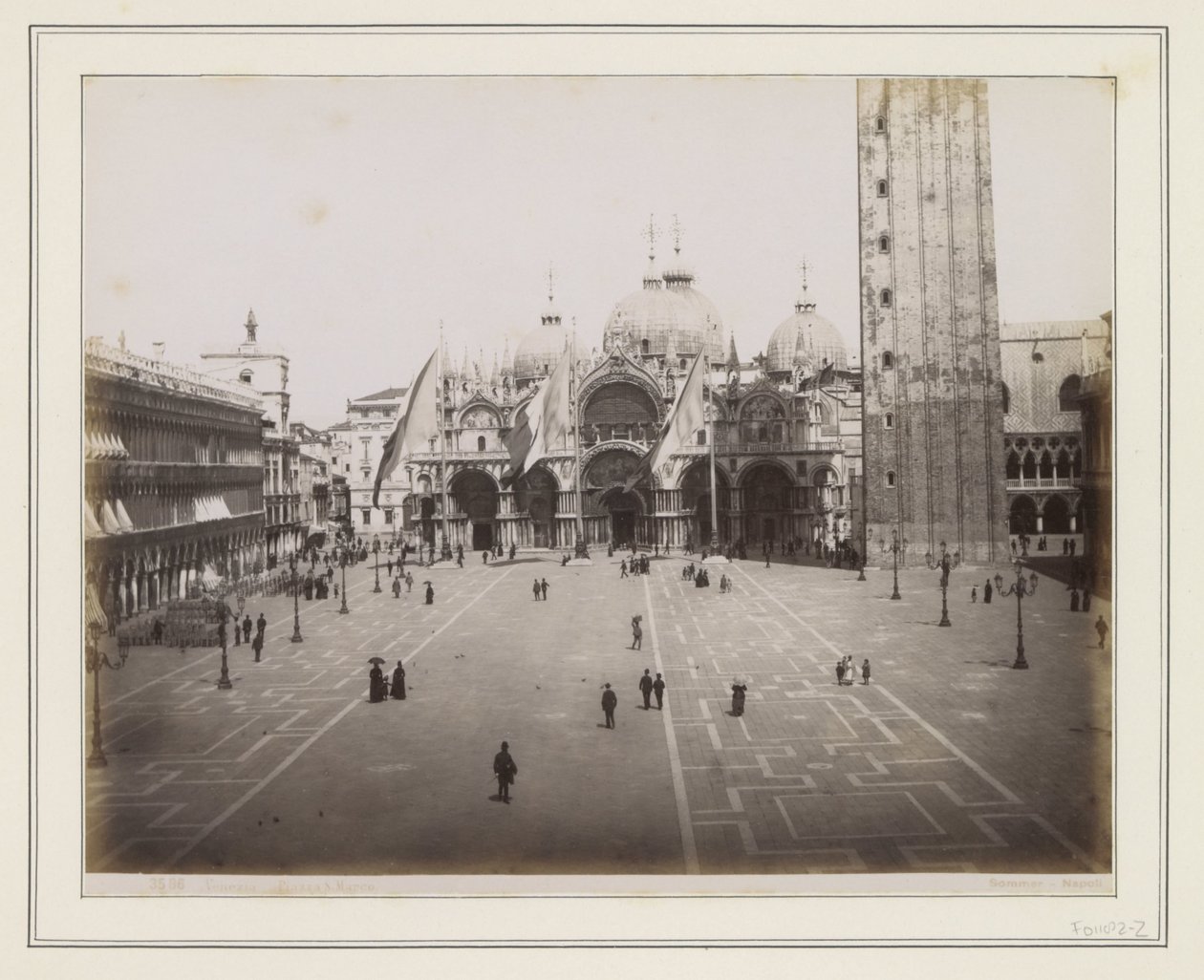 Veduta di Piazza San Marco, della Basilica di San Marco e della base del Campanile da Giorgio Sommer