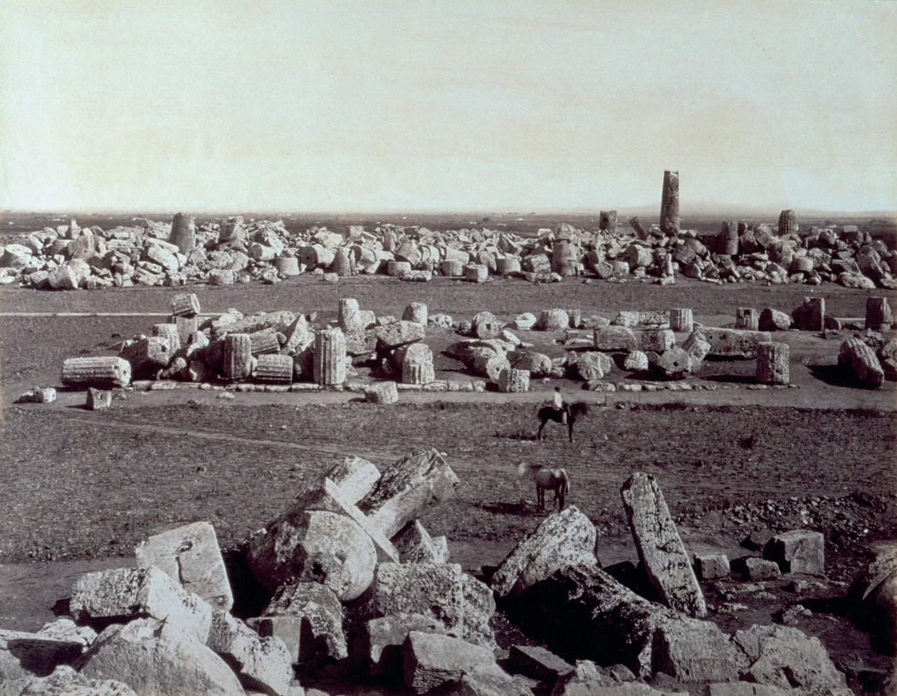 Panorama dei resti del Tempio di Minerva e del Tempio di Apollo a Selinunte. C