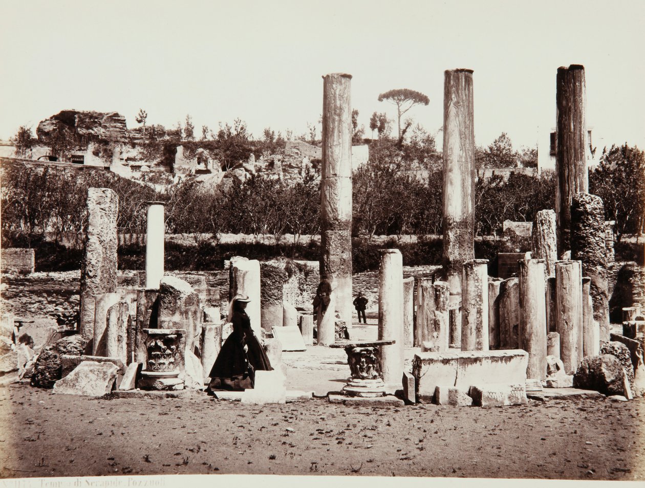 Il Tempio di Serapide a Pozzuoli, Napoli da Giorgio Sommer