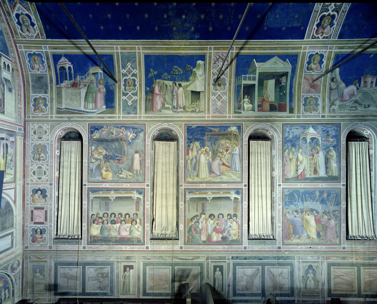 Vista della parete sud che raffigura scene della vita di Gioacchino e Anna e della vita di Cristo, c.1305 da Giotto di Bondone