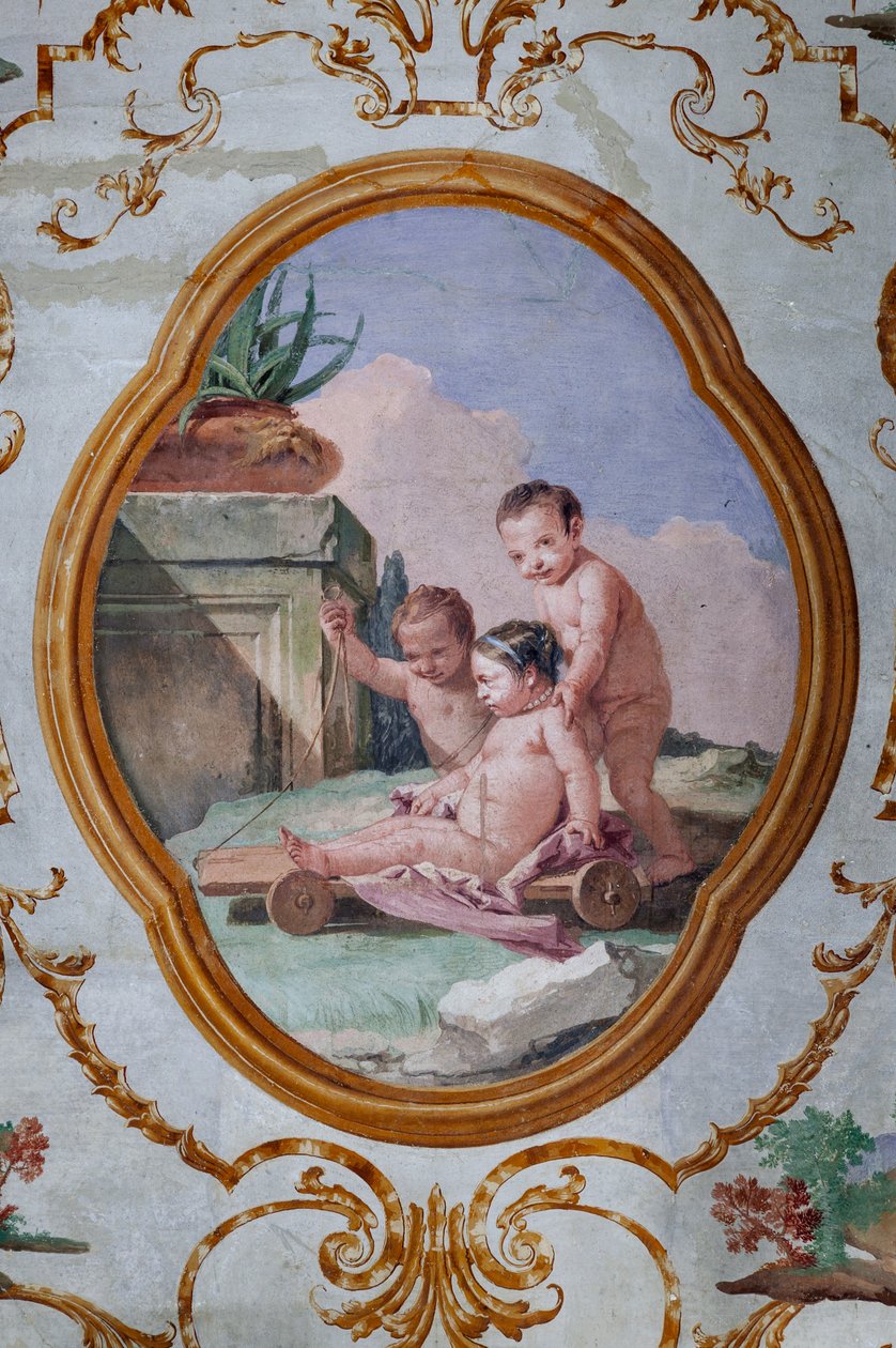 Alloggi per ospiti, la stanza dei putti, medaglione con putti: "Tre putti e un carro" da Giovanni Battista Tiepolo