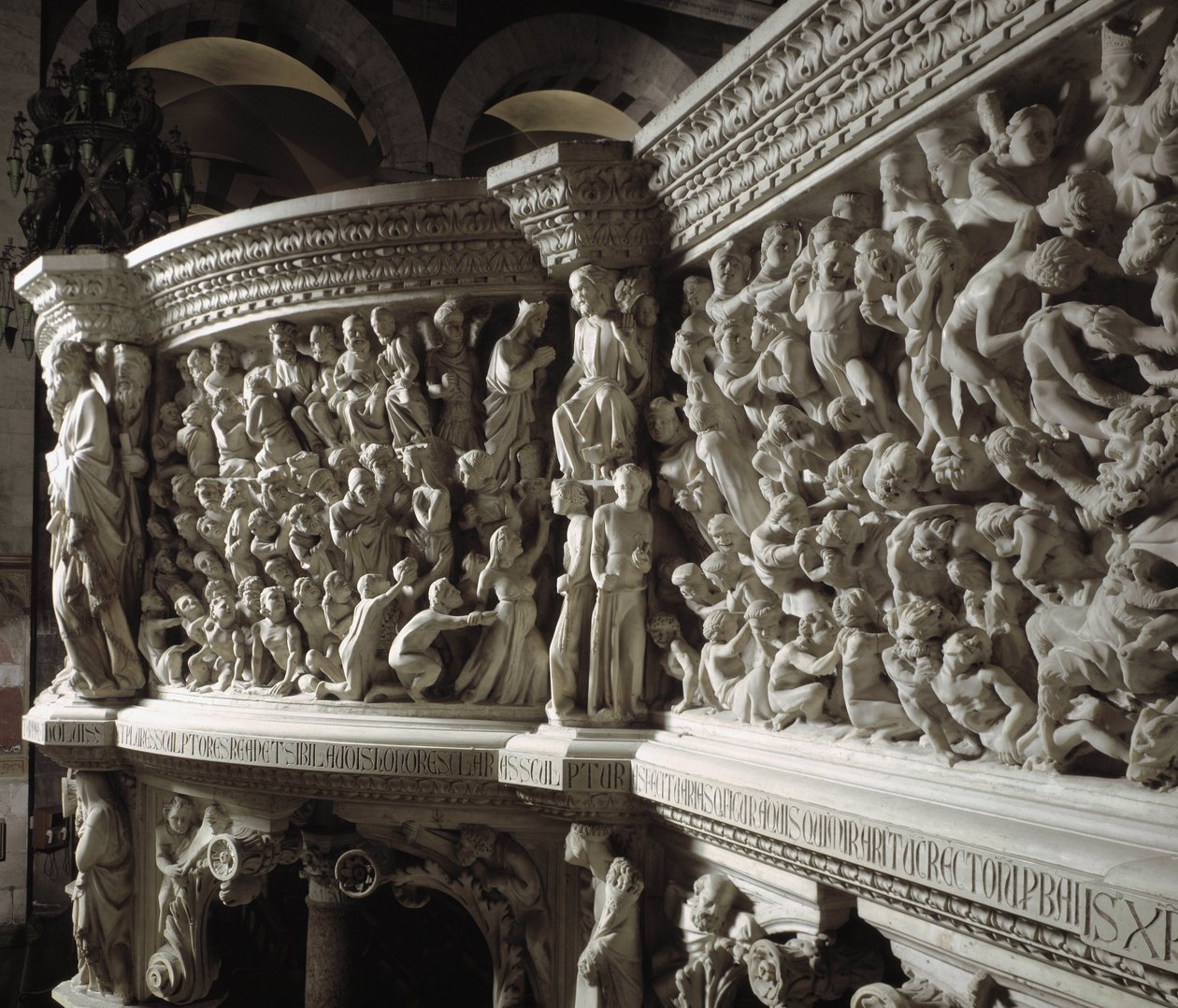 Dettaglio della sedia realizzata da Giovanni Pisano: il Cristo giudice tra gli eletti e i dannati (dettaglio) da Giovanni Pisano