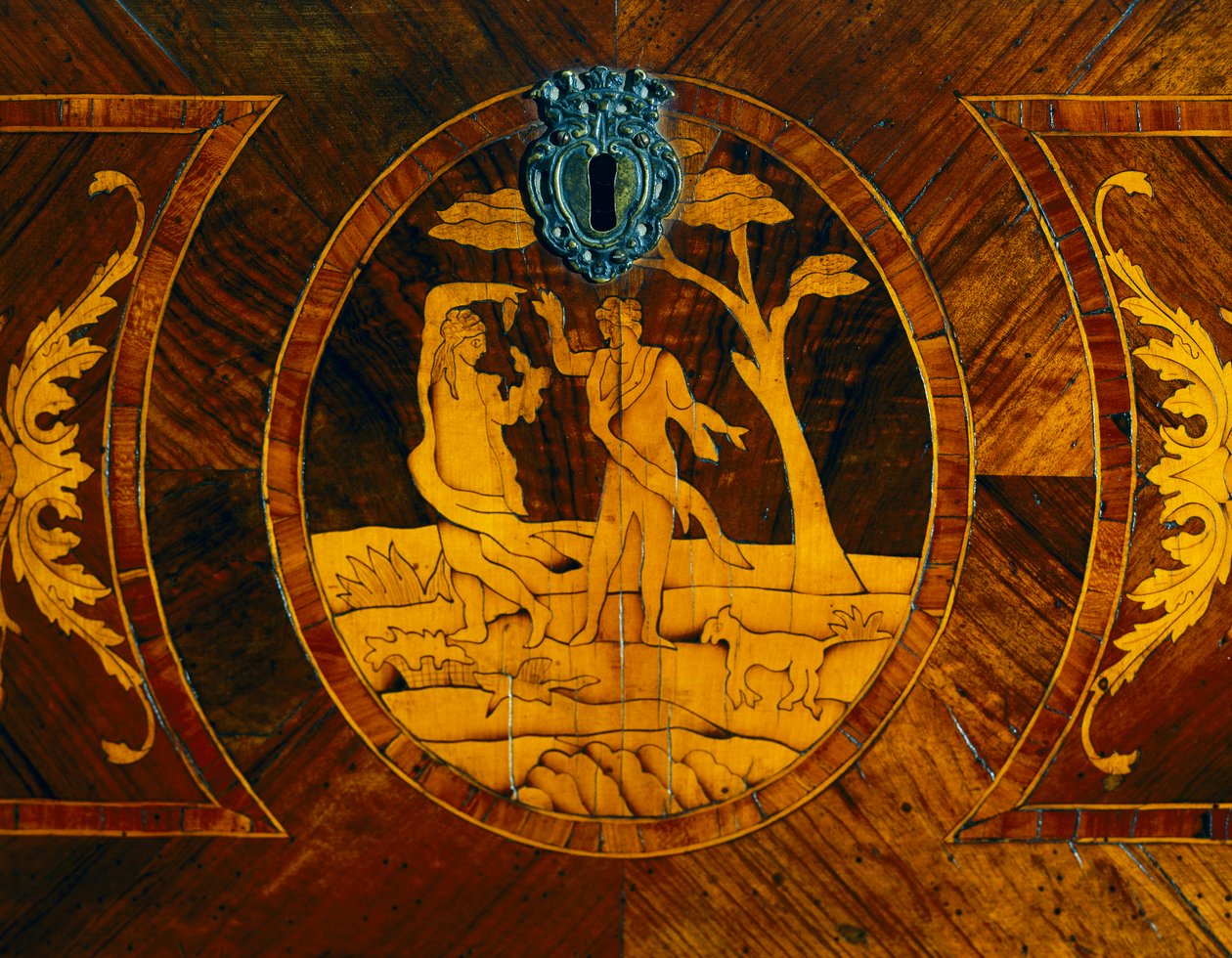 Intarsio con figure, (dettaglio) da cassettone lombardo con ribalta in stile Giuseppe Maggiolini, Italia da Giuseppe (manner of) Maggiolini