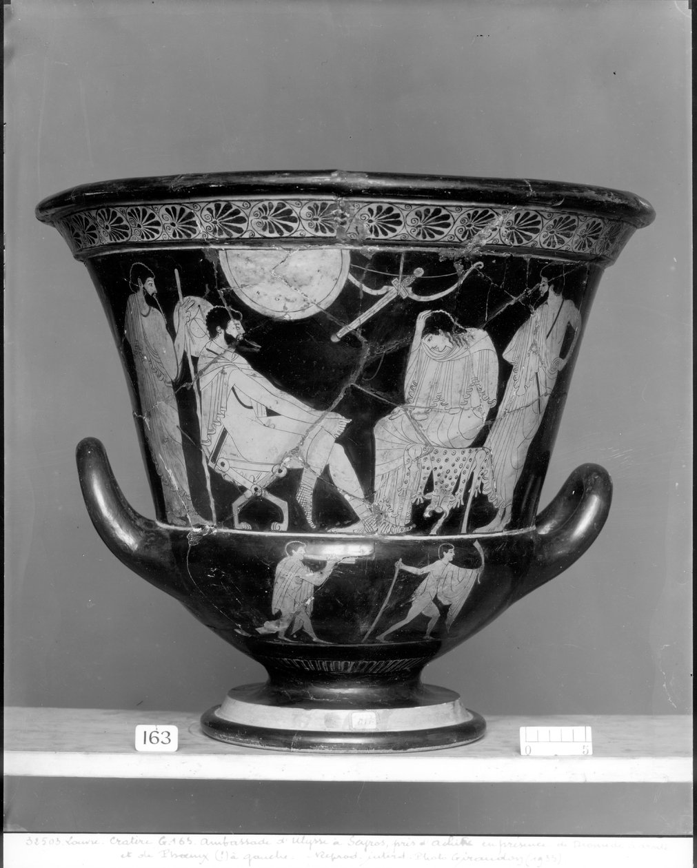 Cratere a calice a figure rosse attiche raffigurante Ulisse che riconosce Achille travestito da Pyrrha, c.500 a.C. da Greek