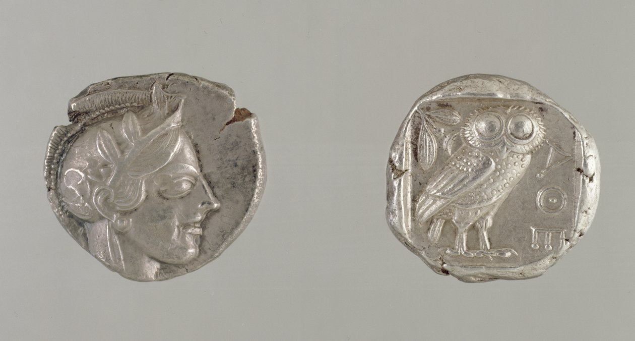 Entrambi i lati di una dracma, con la testa di Atena e un gufo, da Atene, c.450-440 a.C. da Greek