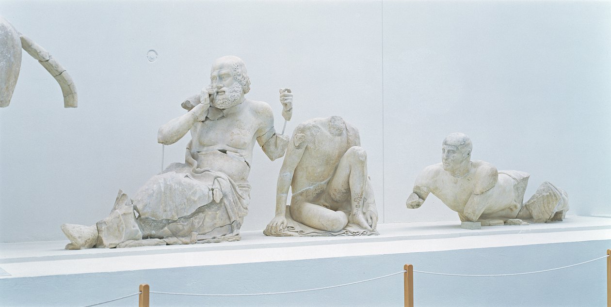 Figure a Tutto Tondo dal Frontone Est del Tempio di Zeus da Greek