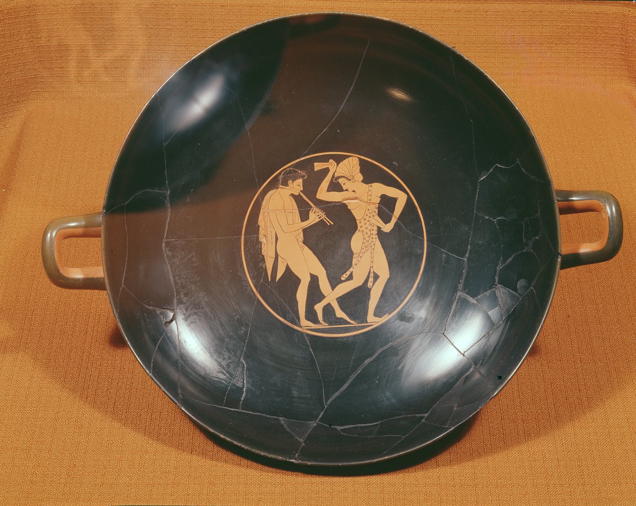 Kylix raffigurante un suonatore di flauto e un danzatore, c.520-10 da Greek