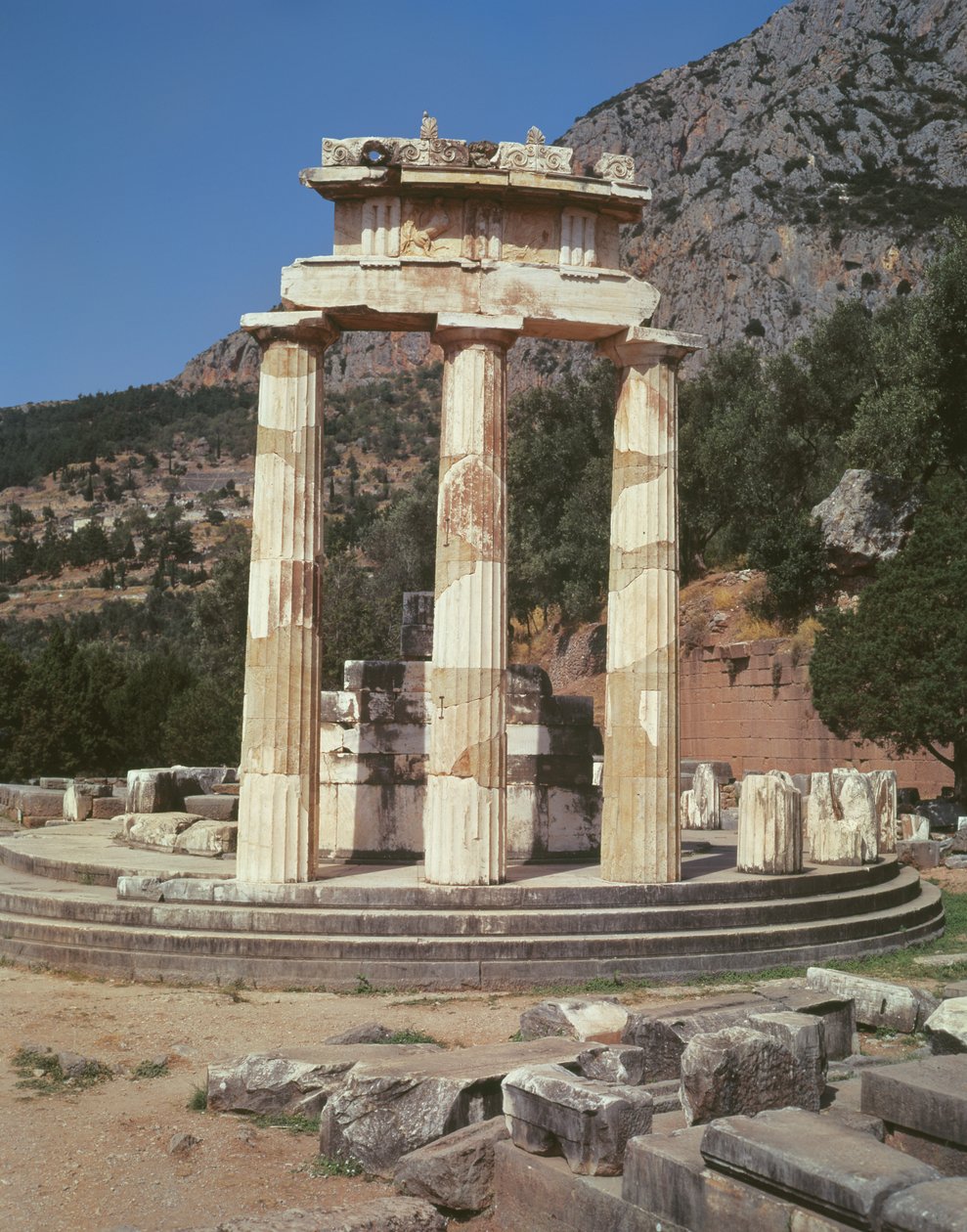 Vista del tempio tholos al Santuario di Atena Pronaia da Greek