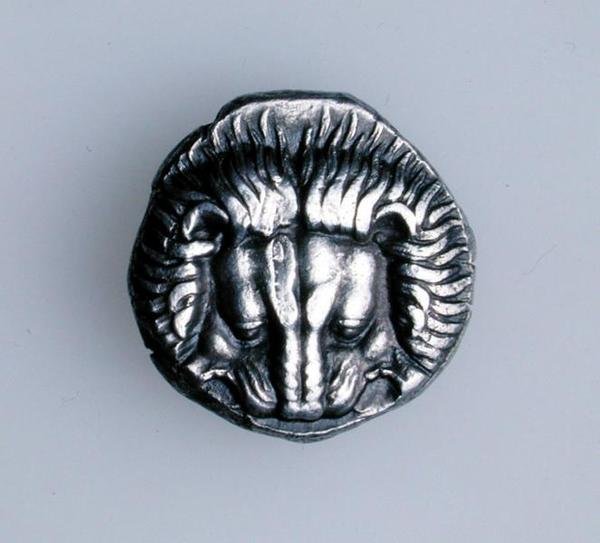 Tetradramma di Samo, Ionia, raffigurante il cuoio capelluto di un leone, c.390 a.C. (dritto) da Greek School