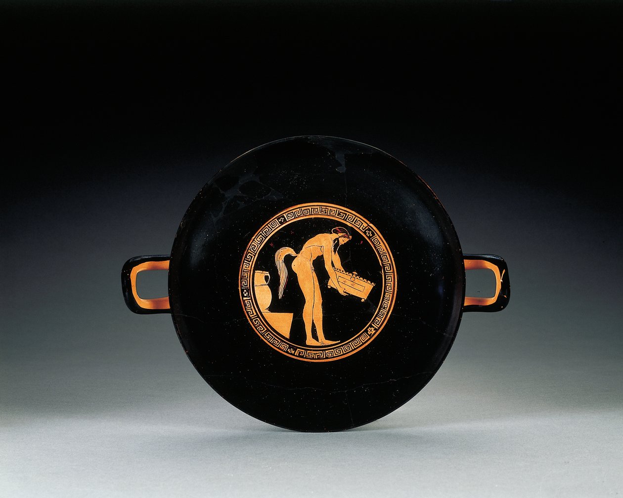Kylix a figure rosse attica, circa 470 a.C. da Greek