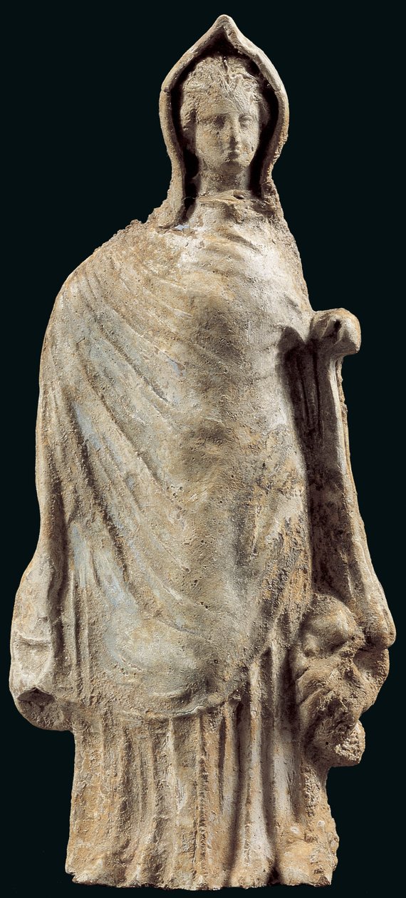 Figurina di una donna che indossa un chitone e un himation che le copre la testa, possibilmente da Myrina, Asia Minore, 250-200 a.C. da Greek