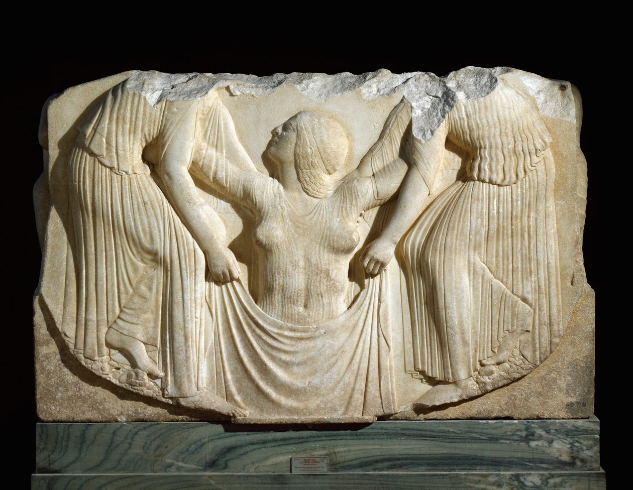 Arte greca: la nascita di Venere che esce dalle onde sostenuta dalle Ore. Rilievo del trono Ludovisi, da Locri. 460-450 a.C. Museo Nazionale Romano (Palazzo Altemps) da Greek