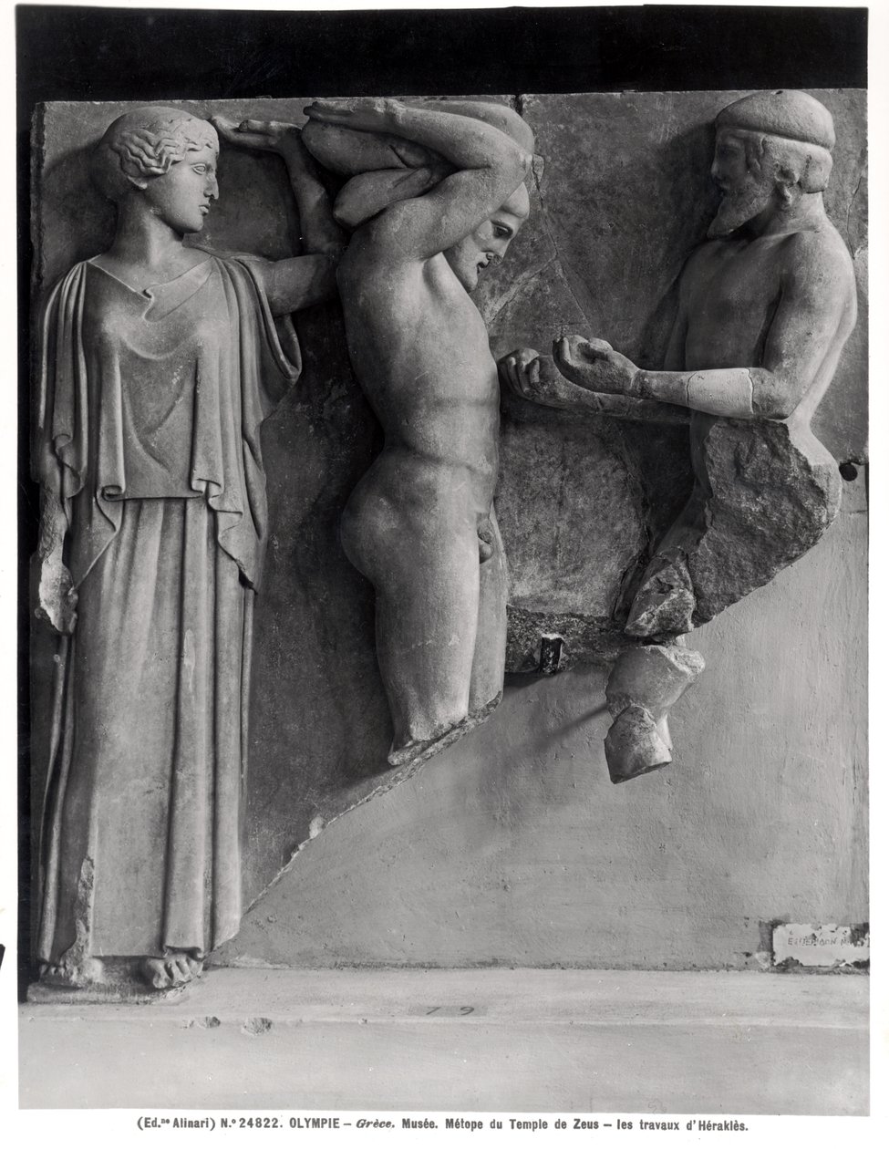 Metope X dal Tempio di Zeus che raffigura Ercole che riceve le mele d