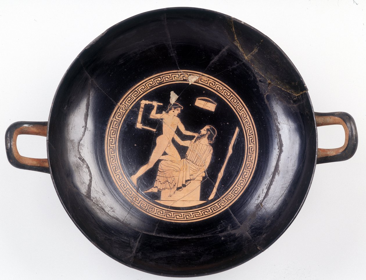 Pittura su coppa: Rappresentazione di Eracle che agita una sedia per colpire il suo maestro di musica, 470 a.C. BNF, Ufficio delle Medaglie da Greek