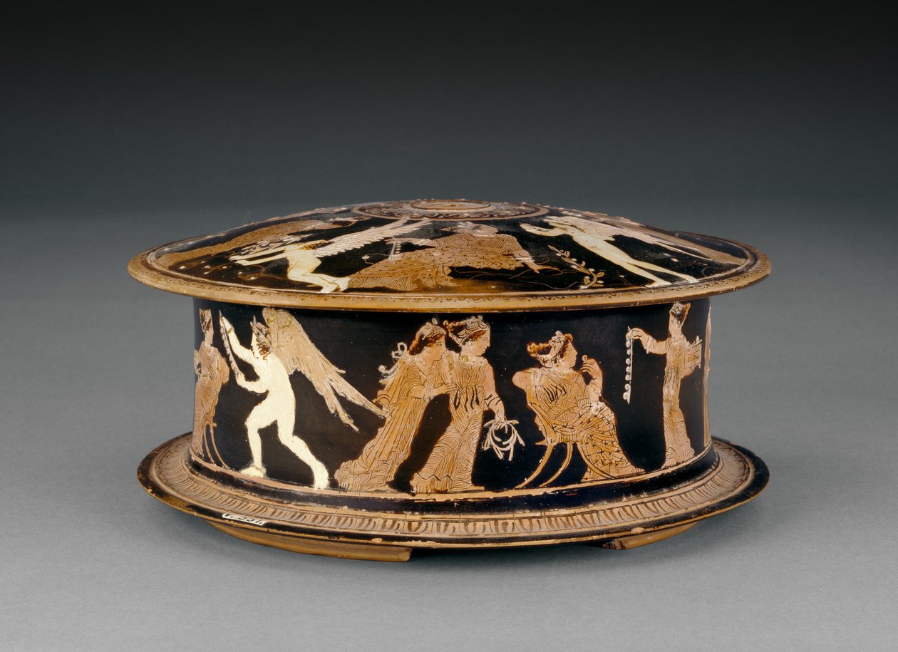Pyxis a figure rosse attiche decorata con donne ed eroti o cupidi, vicino al pittore di Meidias, fine del V secolo a.C. da Greek School