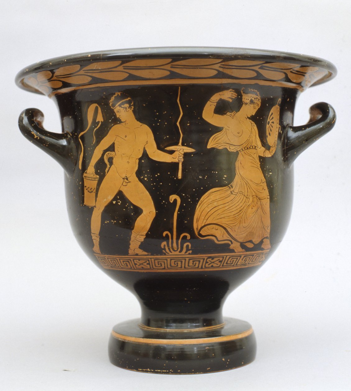 Cratere proto-apulo a campana con satiro e menade da Matera, Italia da Greek School