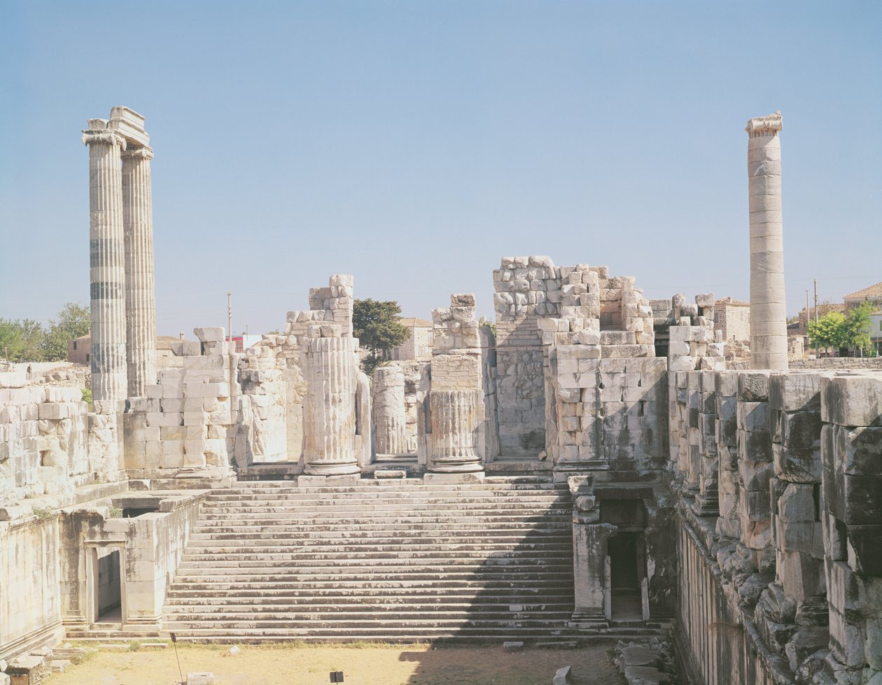 La Grande Scalinata del Tempio di Apollo, c.336 a.C. da Greek School