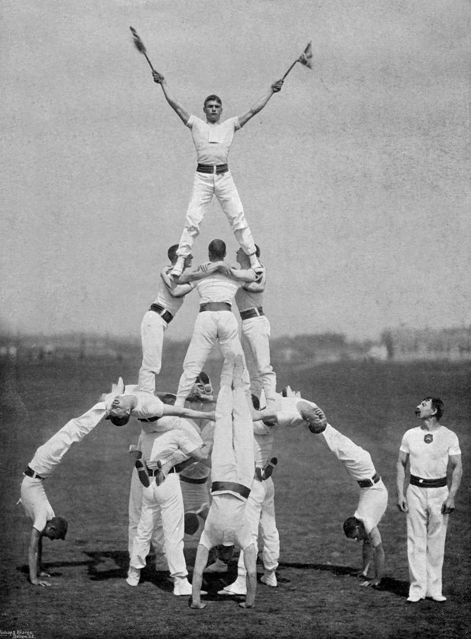 Esibizione del personale della palestra di Aldershot, Hampshire, 1895 da Gregory and Co