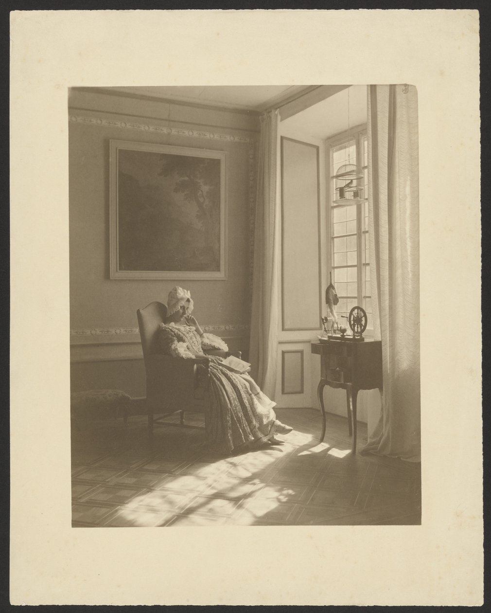 [Interno con donna seduta in costume] da Guido Rey