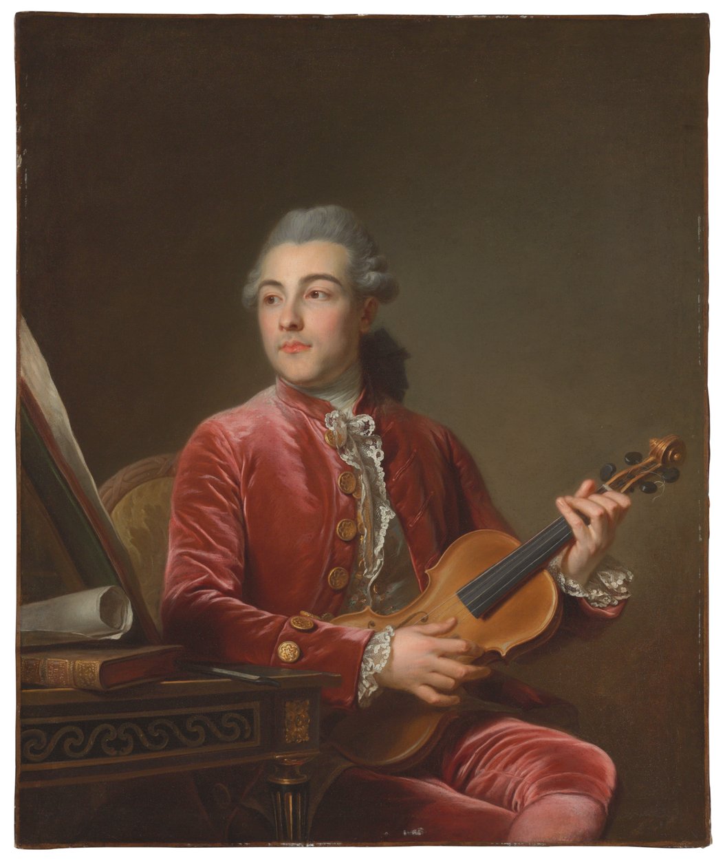 Ritratto di un gentiluomo, mezzo busto, seduto in una giacca di velluto rosso con un violino da Guillaume Voiriot