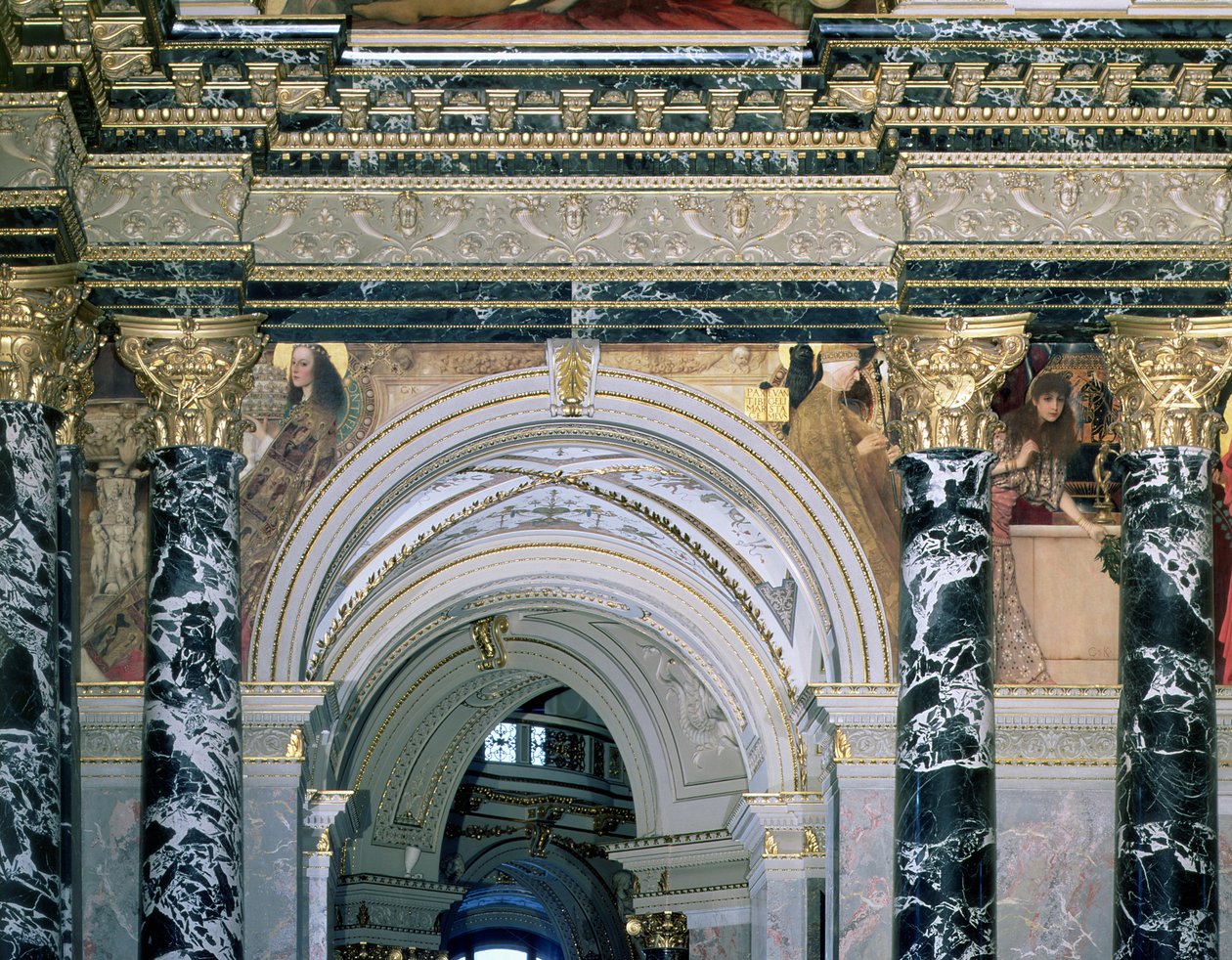 Interno del Kunsthistorisches Museum, Vienna, con arco e decorazione a pennacchio che raffigura figure rappresentanti Roma e Venezia del XIV secolo, 1890-91 da Gustav Klimt