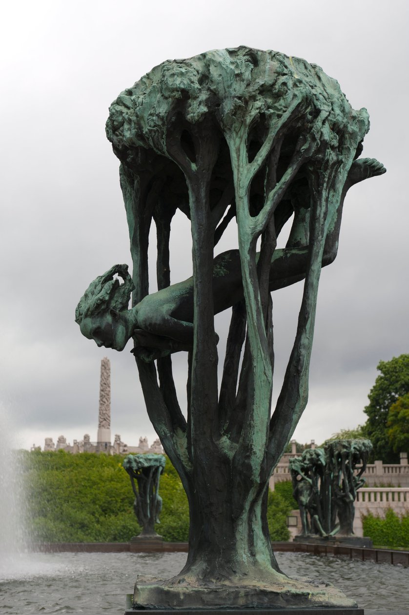 Ragazza su un albero, scultura nel Frogner Park, Oslo, Norvegia (bronzo) da Gustav Vigeland