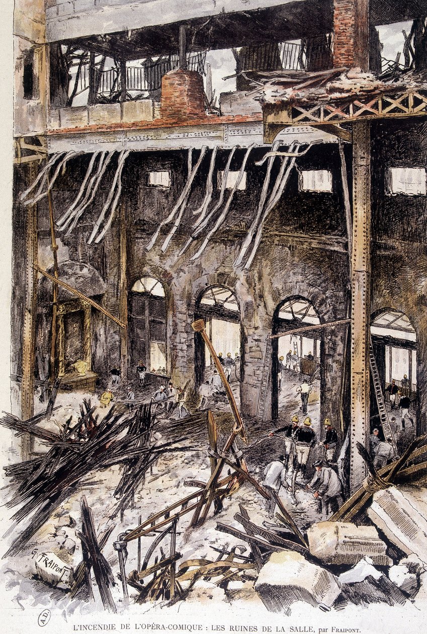 Vigili del fuoco che lavorano tra le rovine della sala dell