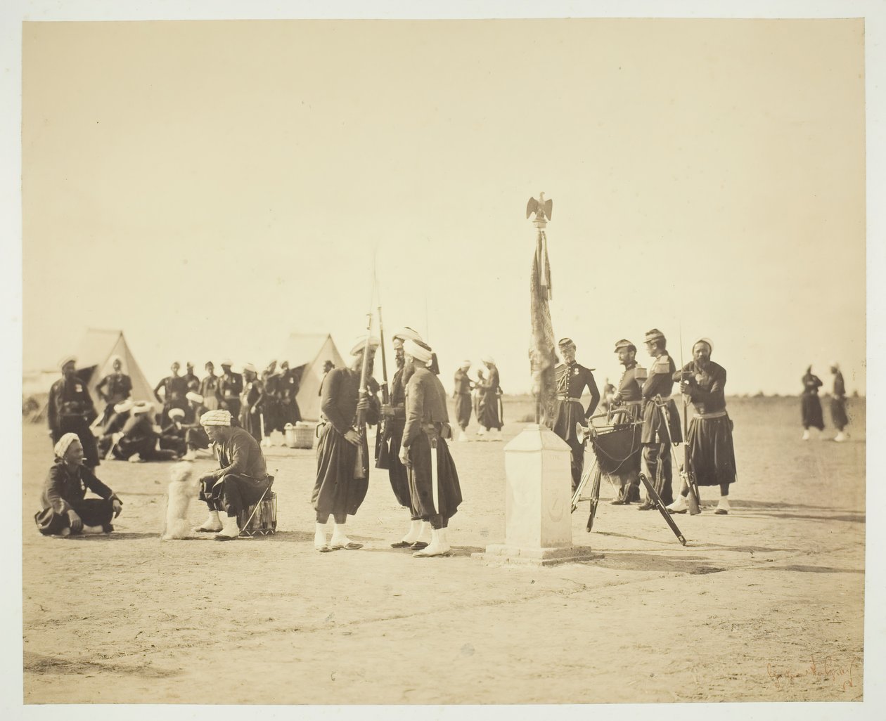 La bandiera alzata del reggimento Zouave, Camp de Châlons da Gustave Le Gray