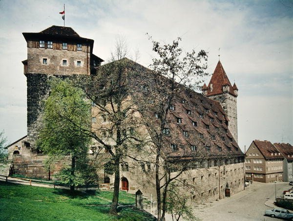 Vista del Mauthalle, originariamente costruito come magazzino di grano c.1500 da Hans Beheim