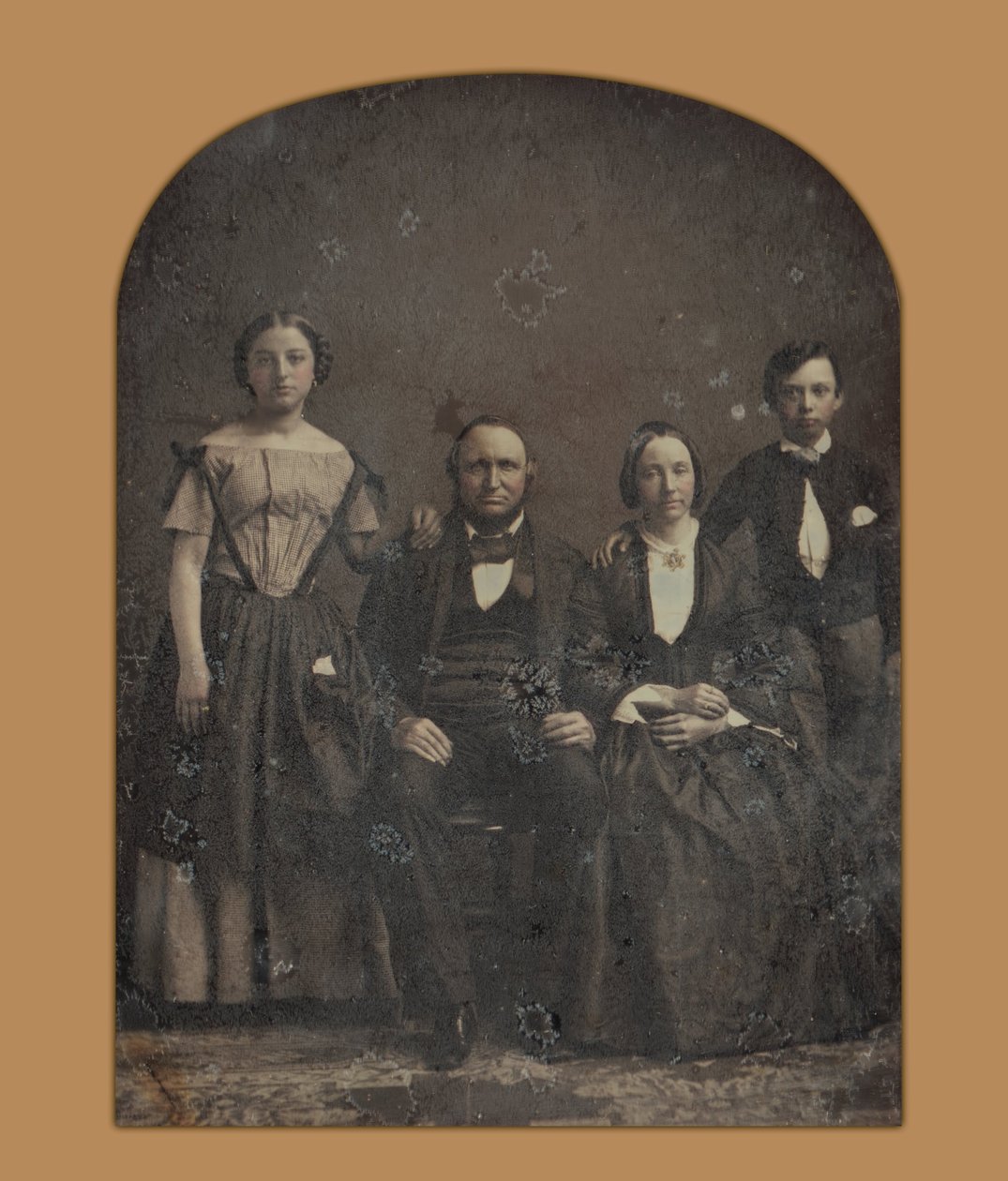 Ritratto di gruppo di una famiglia non identificata da Harrison and Hill