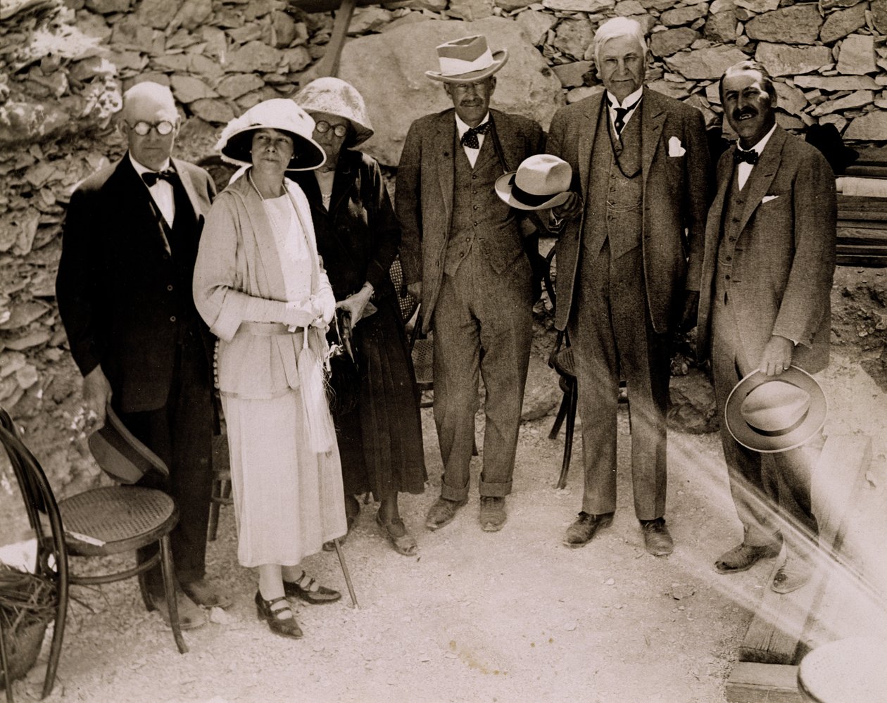 Howard Carter (1873-1939) e un Gruppo di Europei Accanto agli Scavi della Tomba di Tutankhamon, Valle dei Re da Harry Burton