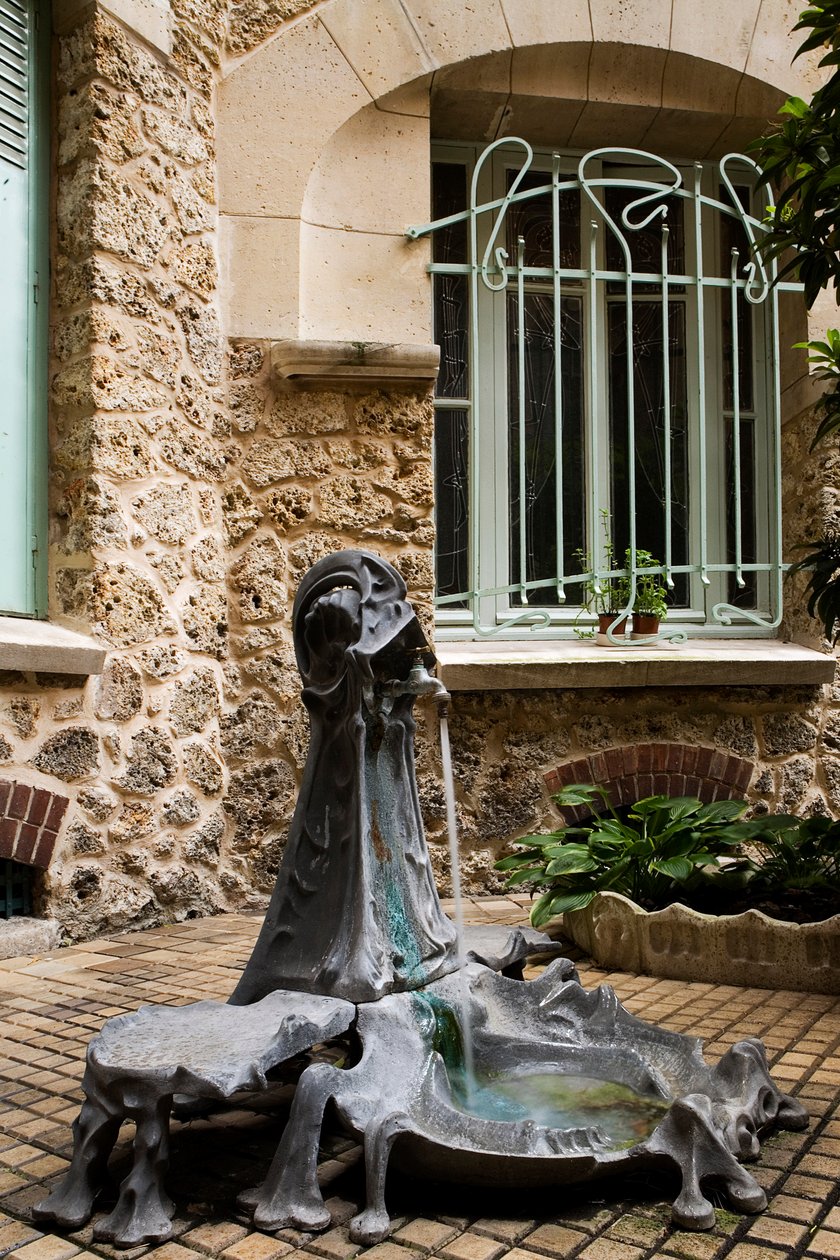 Fontana, cortile del Castel Beranger, 1897-98 da Hector Guimard
