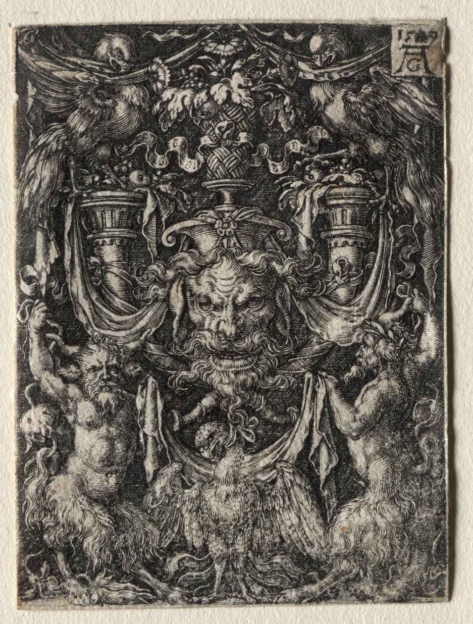 Disegno ornamentale con una maschera e un