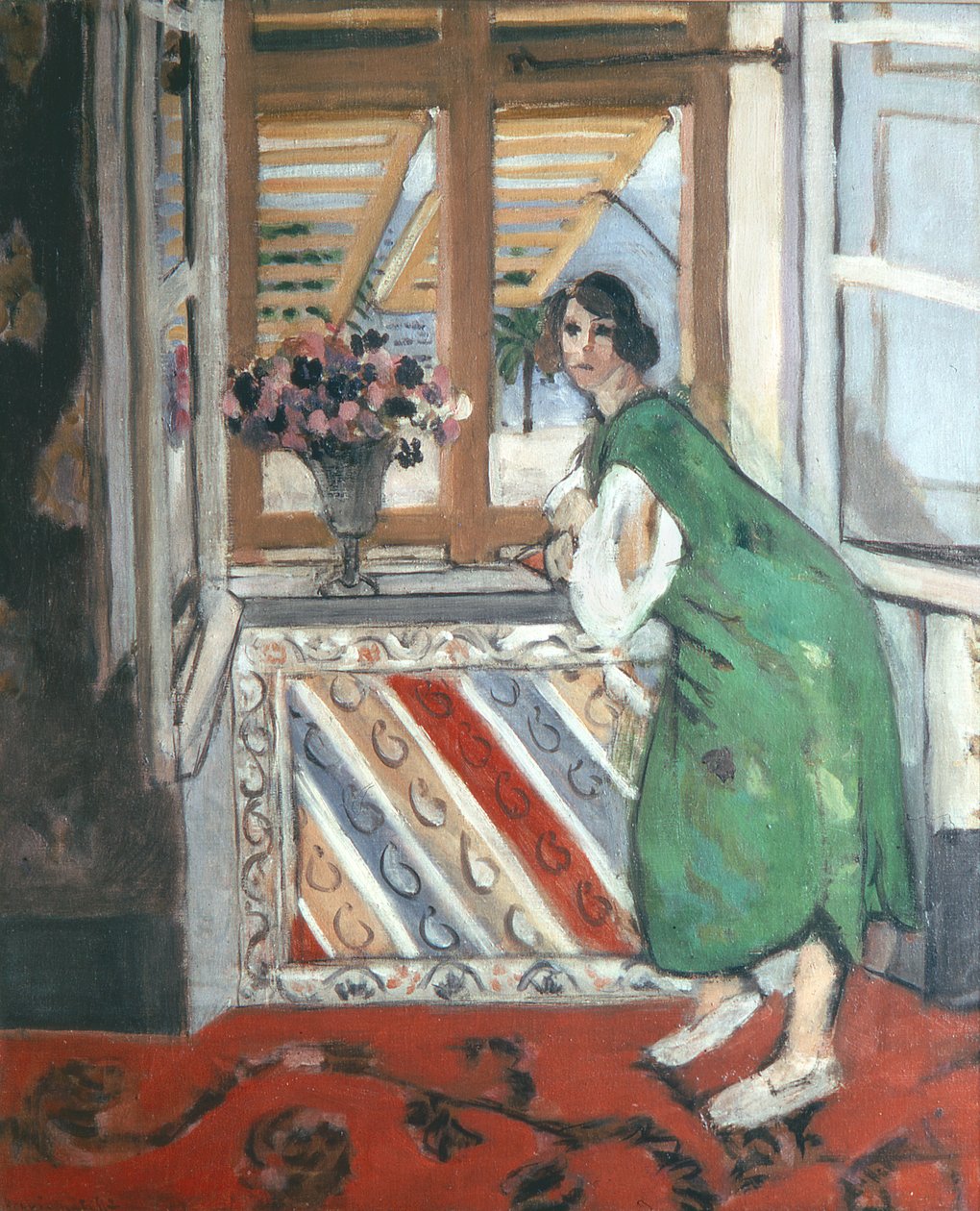 Interno a Nizza: giovane donna in abito verde appoggiata alla finestra da Henri Matisse