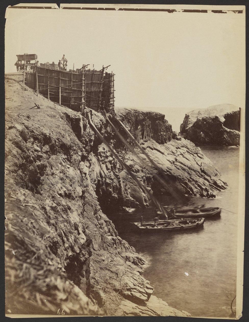 Tiri per caricare gli accendini con il guano, Isole Chincha da Henry DeWitt Moulton