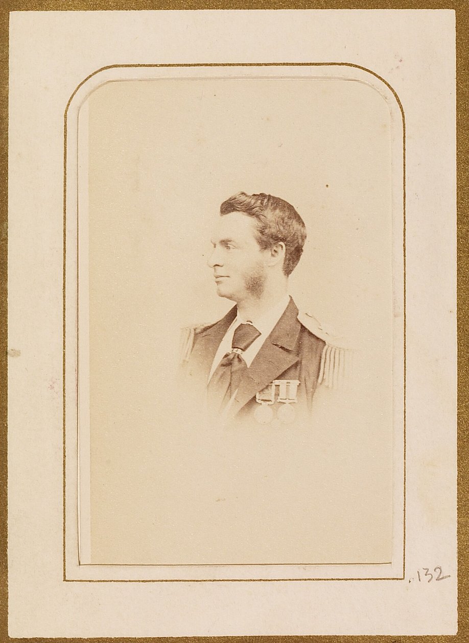 [Ritratto di un uomo in uniforme militare] da Henry Maull and Co.
