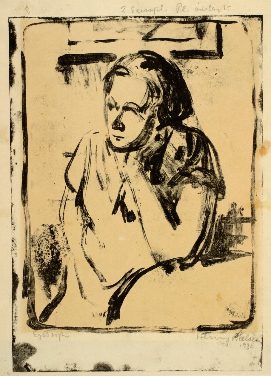 Donna seduta al tavolo rotondo con la mano sotto il mento da Henry Nielsen